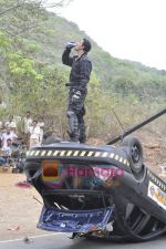 Akshay Kumar performs a mindboggling stunt for Khatron Ke Khiladi 4 in Filmcity, Mumbai on 2nd June 2011 (34).JPG